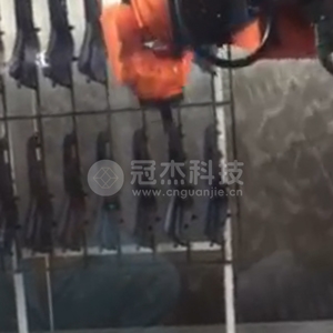 汽车内饰盖板涂装生产线面漆喷涂实拍