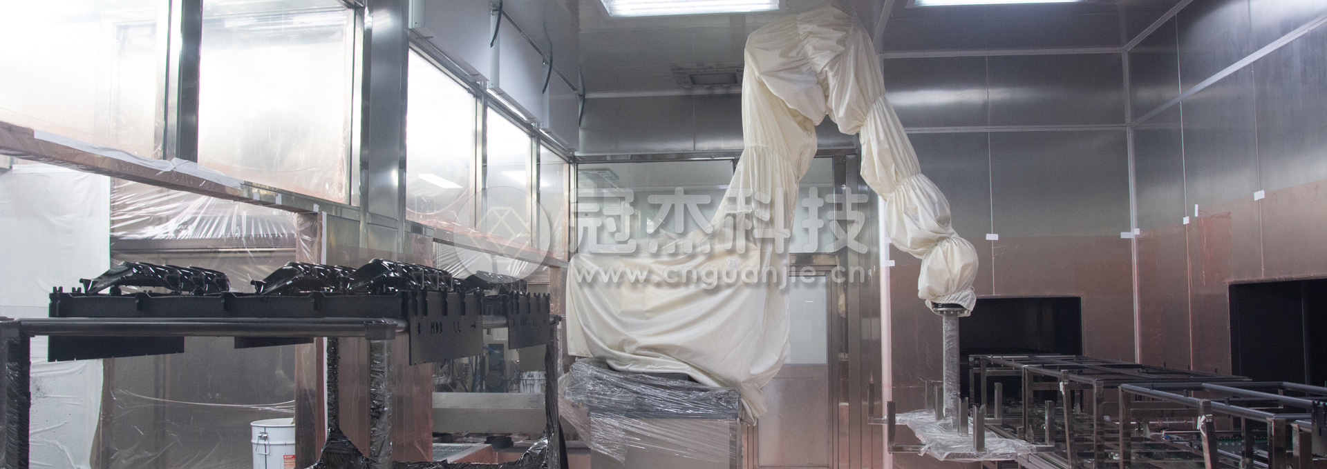 汽车配件涂装生产线中在线跟踪机器人喷涂与离线喷涂的优缺点分析