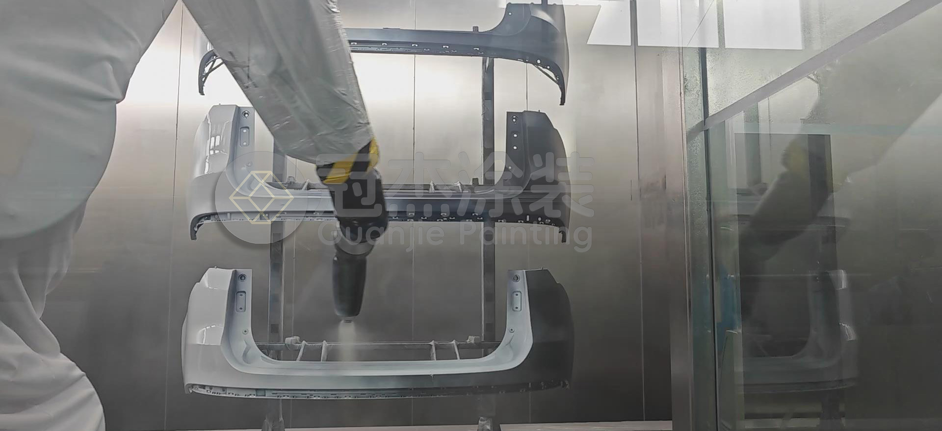 冠杰科技承建开封日成汽车保险杠智能涂装生产线成功试喷